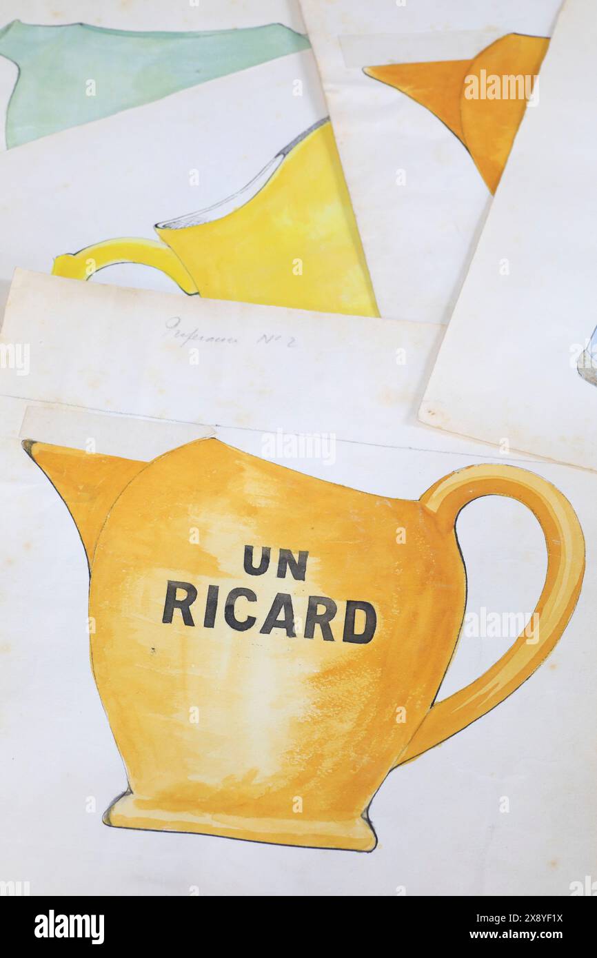 France, Drôme, Saint Uze, Revol (fabrique de porcelaine fondée en 1768), archives avec un dessin original des années 1930 d'un pichet Ricard fabriqué Banque D'Images