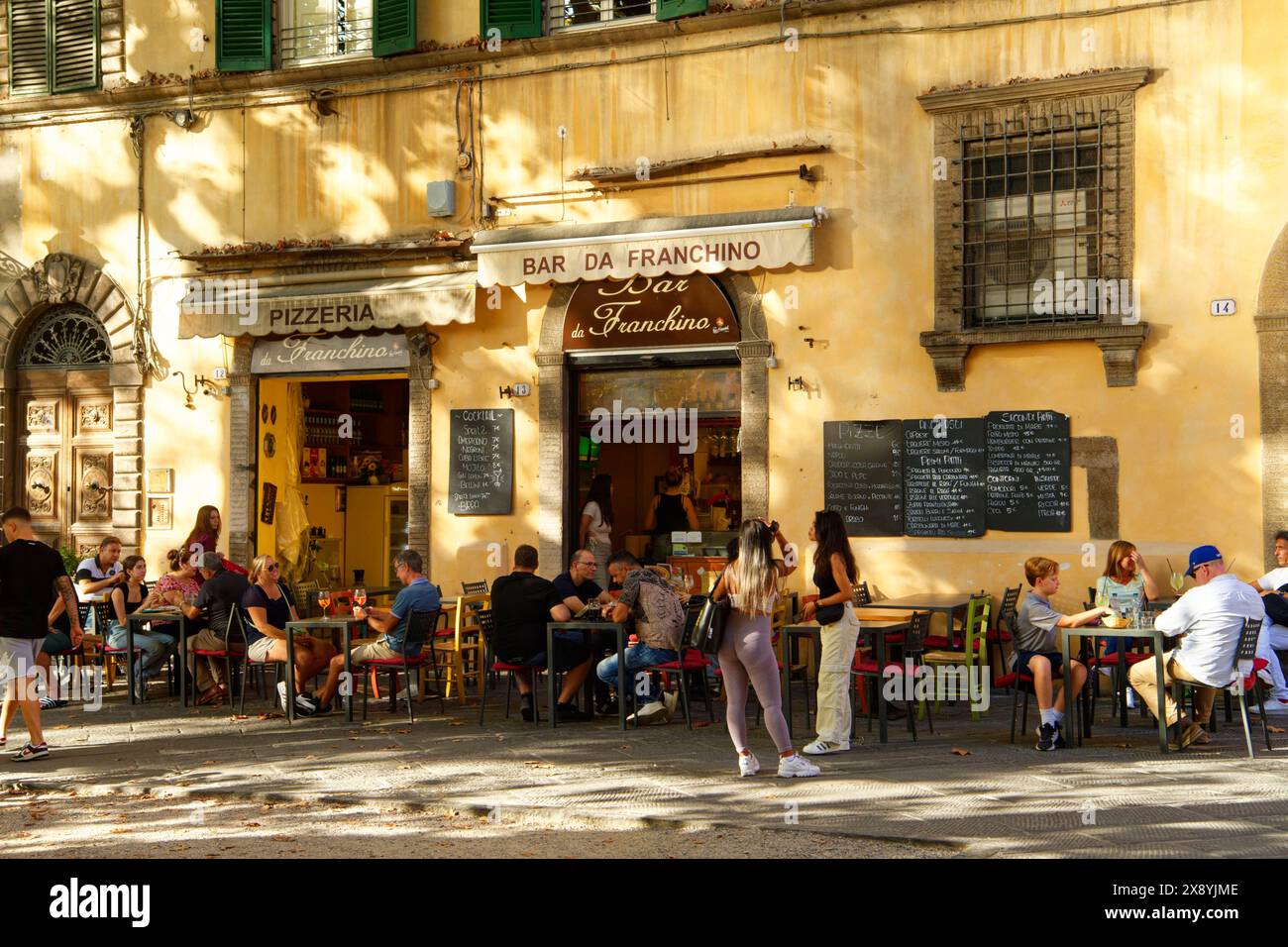 Italie, Toscane, Lucques, piazza Napoleone Square Banque D'Images