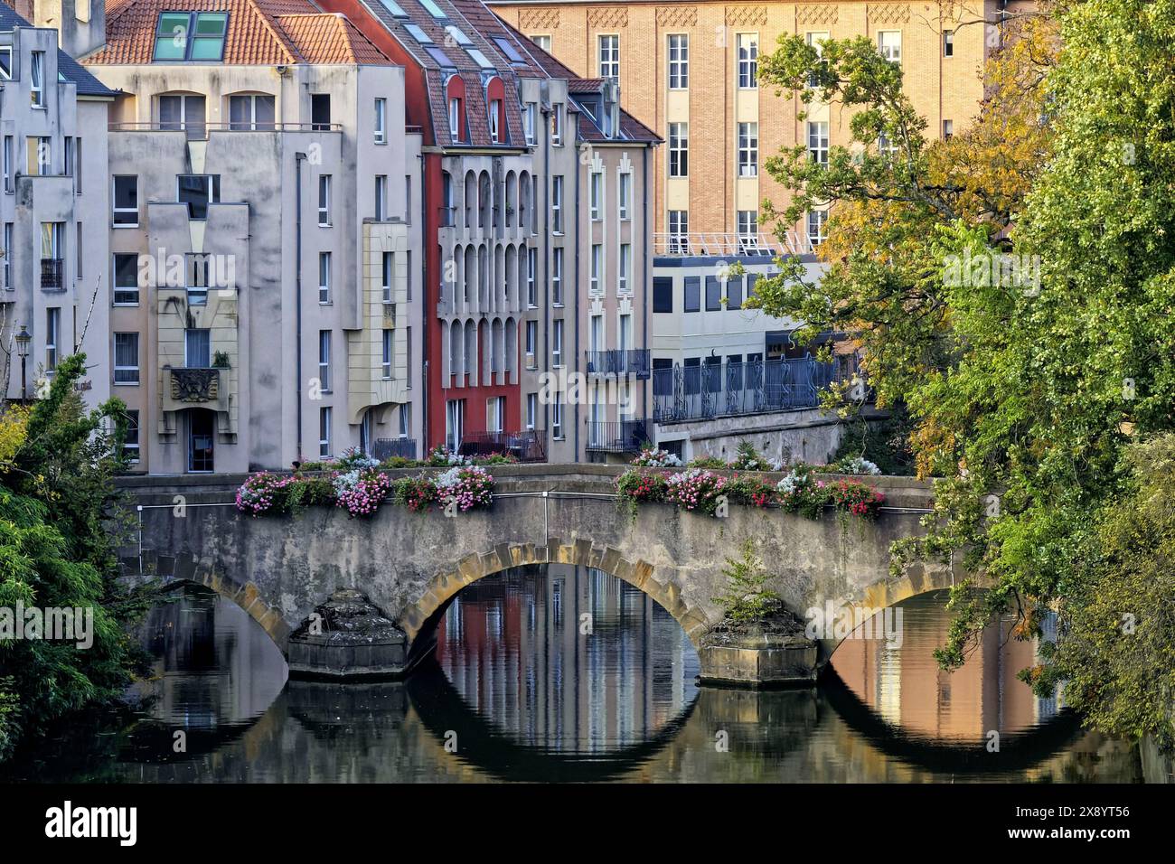France, Moselle, Metz, vue sur le centre-ville de Metz et la Moselle, le Pont Saint-Marcel (vue aérienne) Banque D'Images