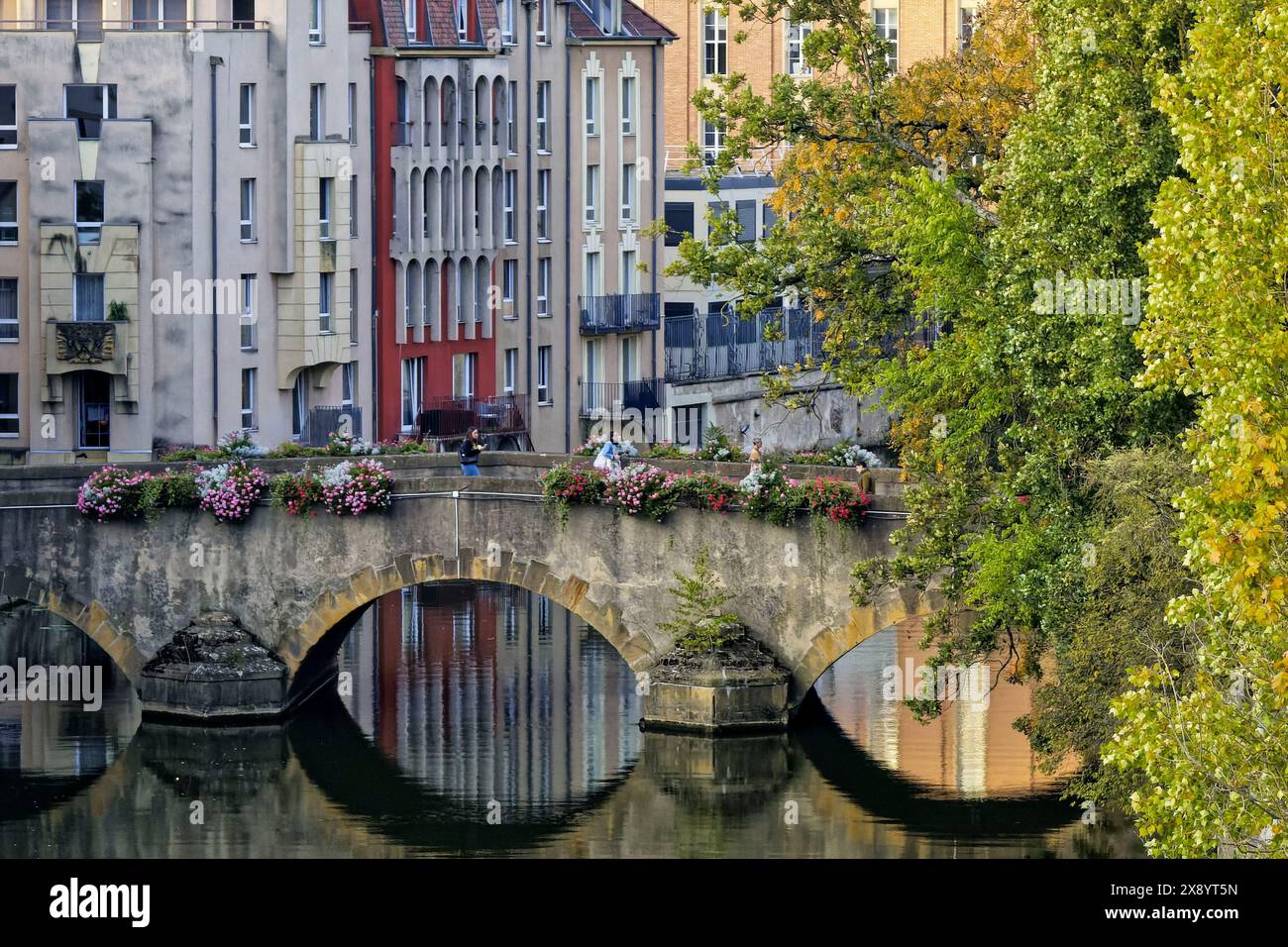 France, Moselle, Metz, vue sur le centre-ville de Metz et la Moselle, le Pont Saint-Marcel (vue aérienne) Banque D'Images