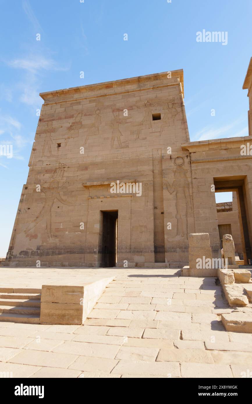 Pylône, complexe du temple de Philae, île d'Agilkia, réservoir du barrage d'Assouan. Lieu de sépulture d'Osiris. Égypte Banque D'Images