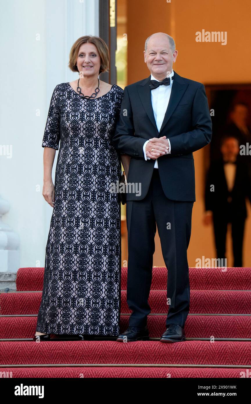 OLAF Scholz mit Ehefrau Britta Ernst BEI der Ankunft zum Staatsbankett zu Ehren des Staatspräsidenten der Französischen Republik im Schloss Bellevue. Berlin, 26.05.2024 Banque D'Images