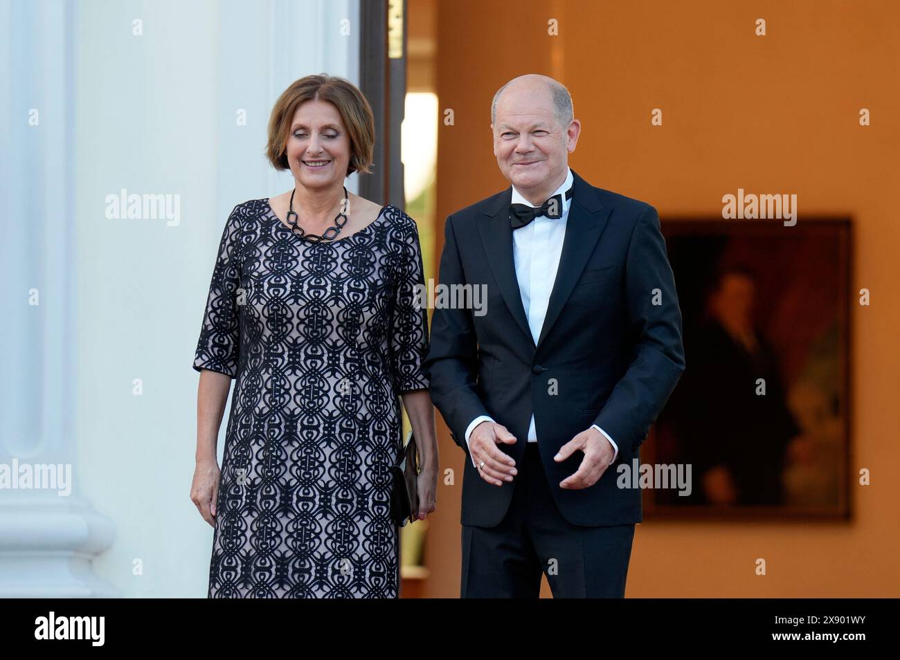 OLAF Scholz mit Ehefrau Britta Ernst BEI der Ankunft zum Staatsbankett zu Ehren des Staatspräsidenten der Französischen Republik im Schloss Bellevue. Berlin, 26.05.2024 Banque D'Images