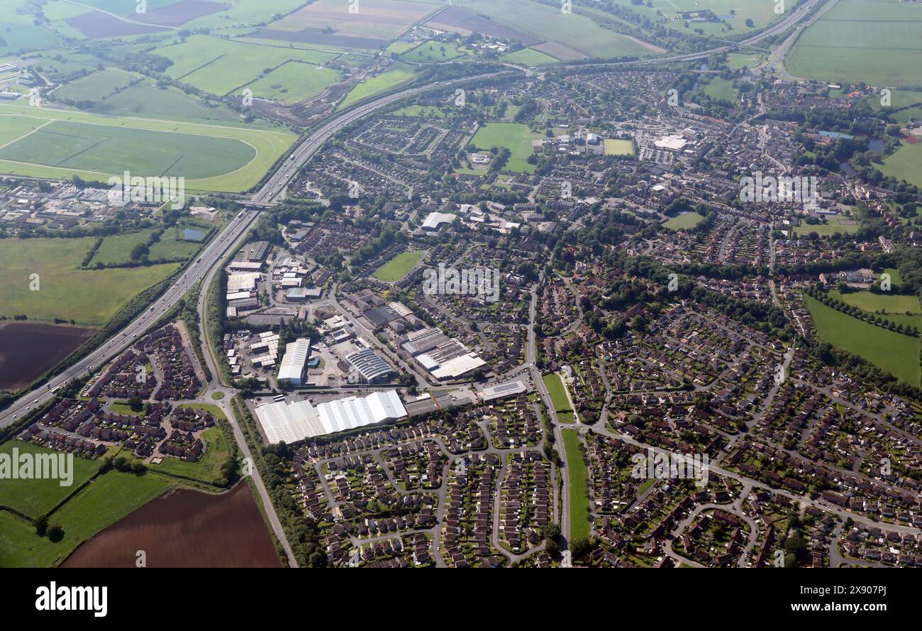 Vue aérienne de Wetherby du nord vers le sud avec l'A1(M) sur le côté gauche. West Yorkshire, Royaume-Uni Banque D'Images