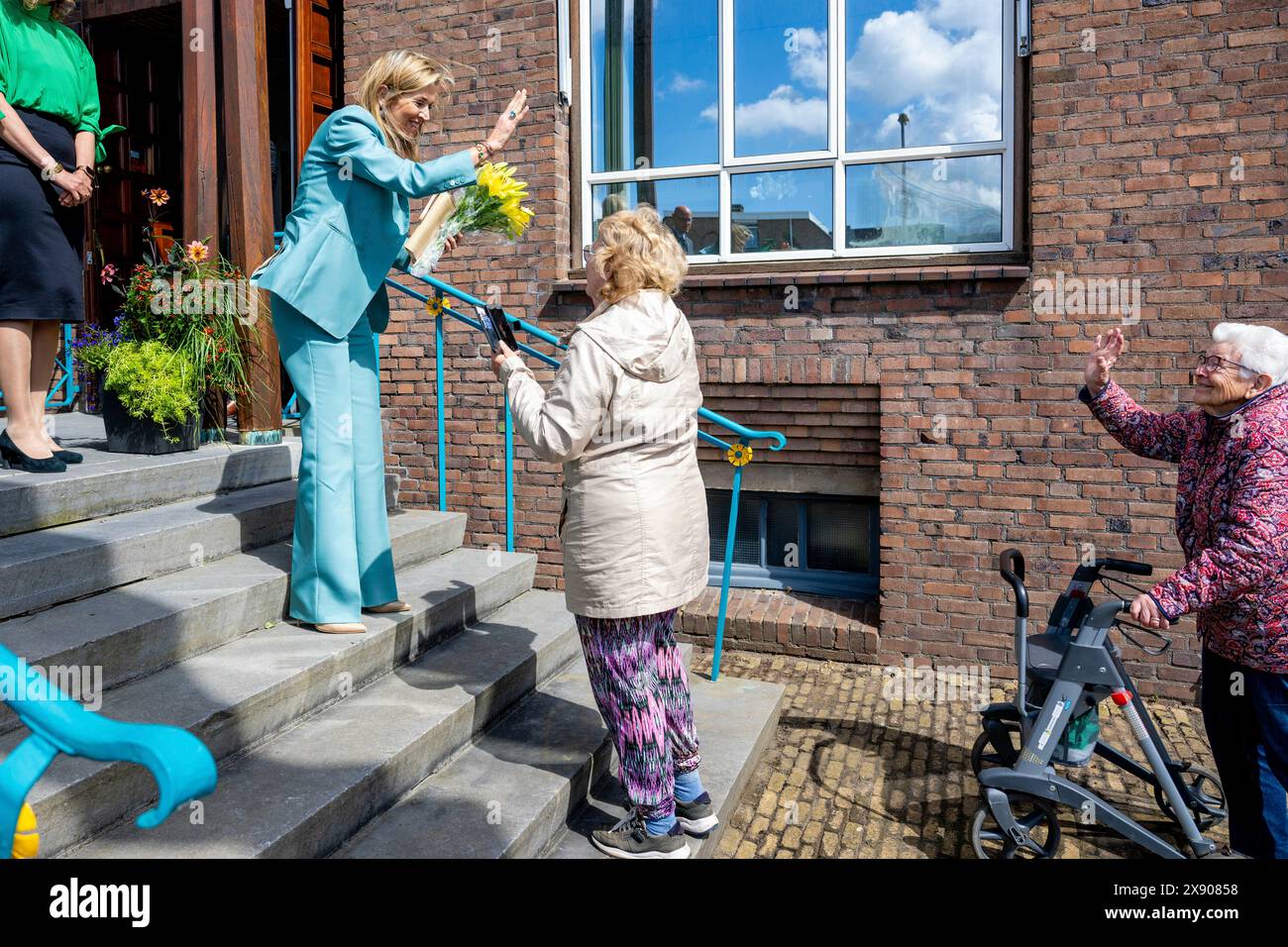 Wieringerwerf 28-05-2024 la reine Maxima des pays-Bas visite Wieringerwerf la municipalité de Hollands Kroon dans le cadre du programme local de l'organisation MIND US. Leading local est un réseau d'apprentissage de MIND US dans lequel les municipalités peuvent échanger de bons exemples sur la façon de s'attaquer aux problèmes mentaux des jeunes dans leur ville ou village. De cette façon, les municipalités peuvent s'inspirer mutuellement et travailler à une approche intégrée pour soutenir les jeunes dans leur bien-être mental. Banque D'Images