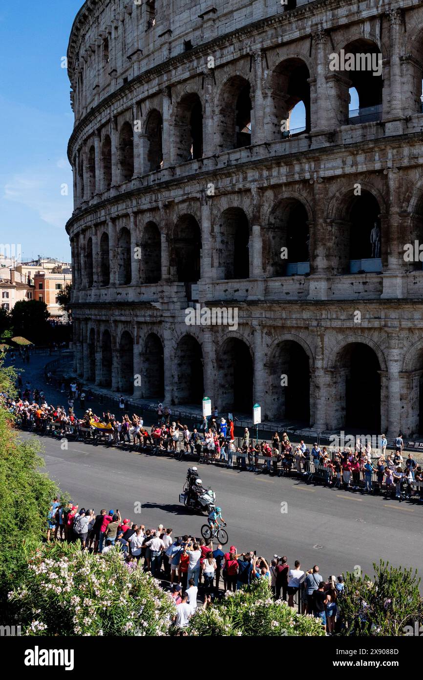 Rome, Italie. 26 mai 2024. Martin Marcellusi d'Italie et Team VF Group - Bardiani CSF participe au 107ème Giro d'Italia 2024, étape 21, Roma-Roma de 125 km de long. Tadej Pogacar (UAE Team Emirates) a remporté le 107ème Giro d'Italia, portant la dernière Maglia Rosa du leader du classement général. Daniel Felipe Martinez (Bora ñ Hansgrohe) et Geraint Thomas (Ineos Grenadiers) ont terminé deuxième et troisième. Tim Merlier (Soudal Quick-Step) a remporté l'étape 21, le Roma-Roma de 125 km de long. Crédit : SOPA images Limited/Alamy Live News Banque D'Images