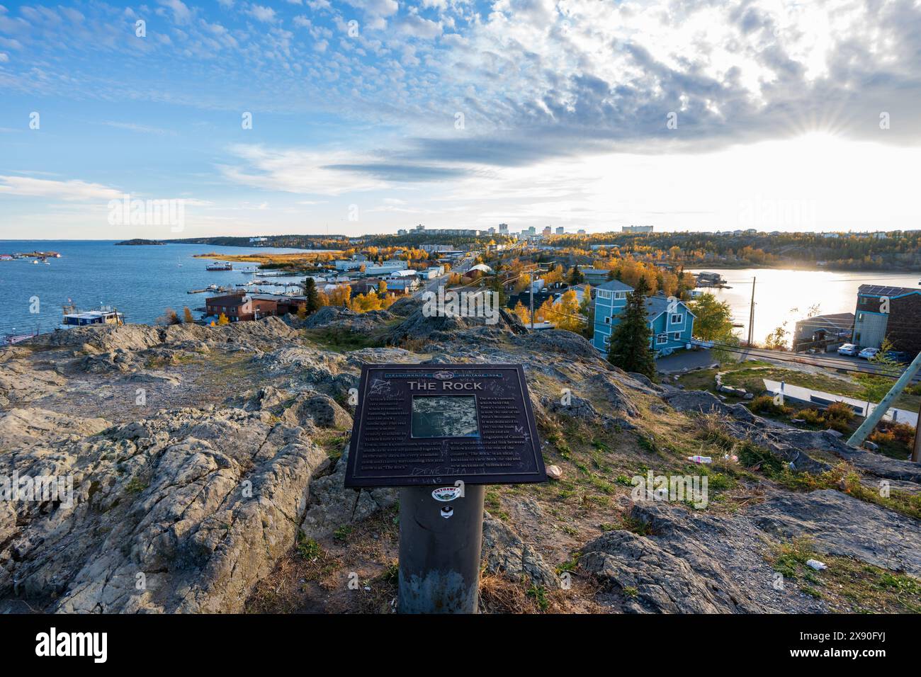 Vue sur la vieille ville de Yellowknife depuis The Rock, colline de six étages où se dressait autrefois le château d'eau de la vieille ville de Yellowknife. Yellowknife, Canada Banque D'Images