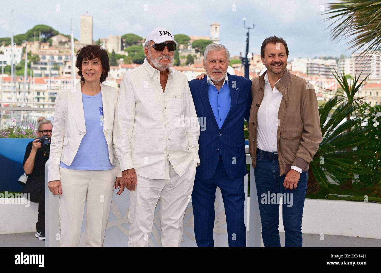 Virginia Ruzici, Ion Tiriac, Ilie Nastase, Henri Leconte Photocall du film documentaire 'Nasty, More Just Tennis' 77e Festival de Cannes 24 mai 2024 crédit:Jacky Godard/Photo12 Banque D'Images