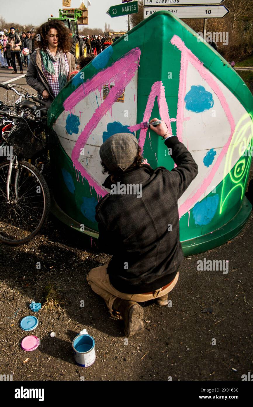 Mouvement social contre la construction de l'aéroport de notre Dame des Landes. Des manifestants dans l'ouest de la France protestent contre un projet de construction d'un aéroport international à notre-Dame-des-Landes, près de Nantes. France. Banque D'Images