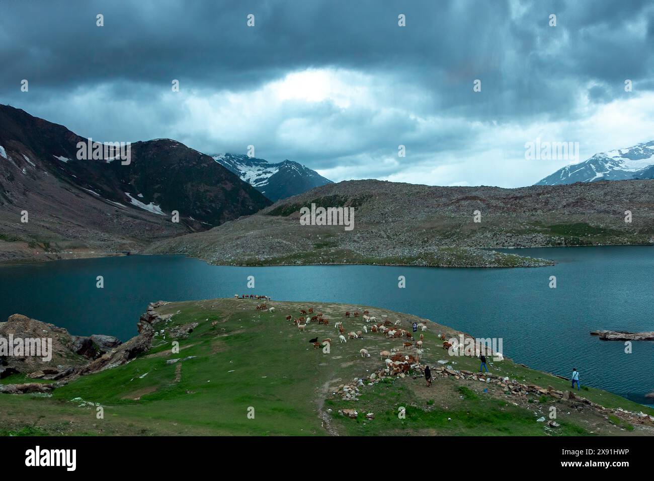 Belle région du lac Attabad Gojal de Hunza Gilgit Baltistan, Pakistan Banque D'Images