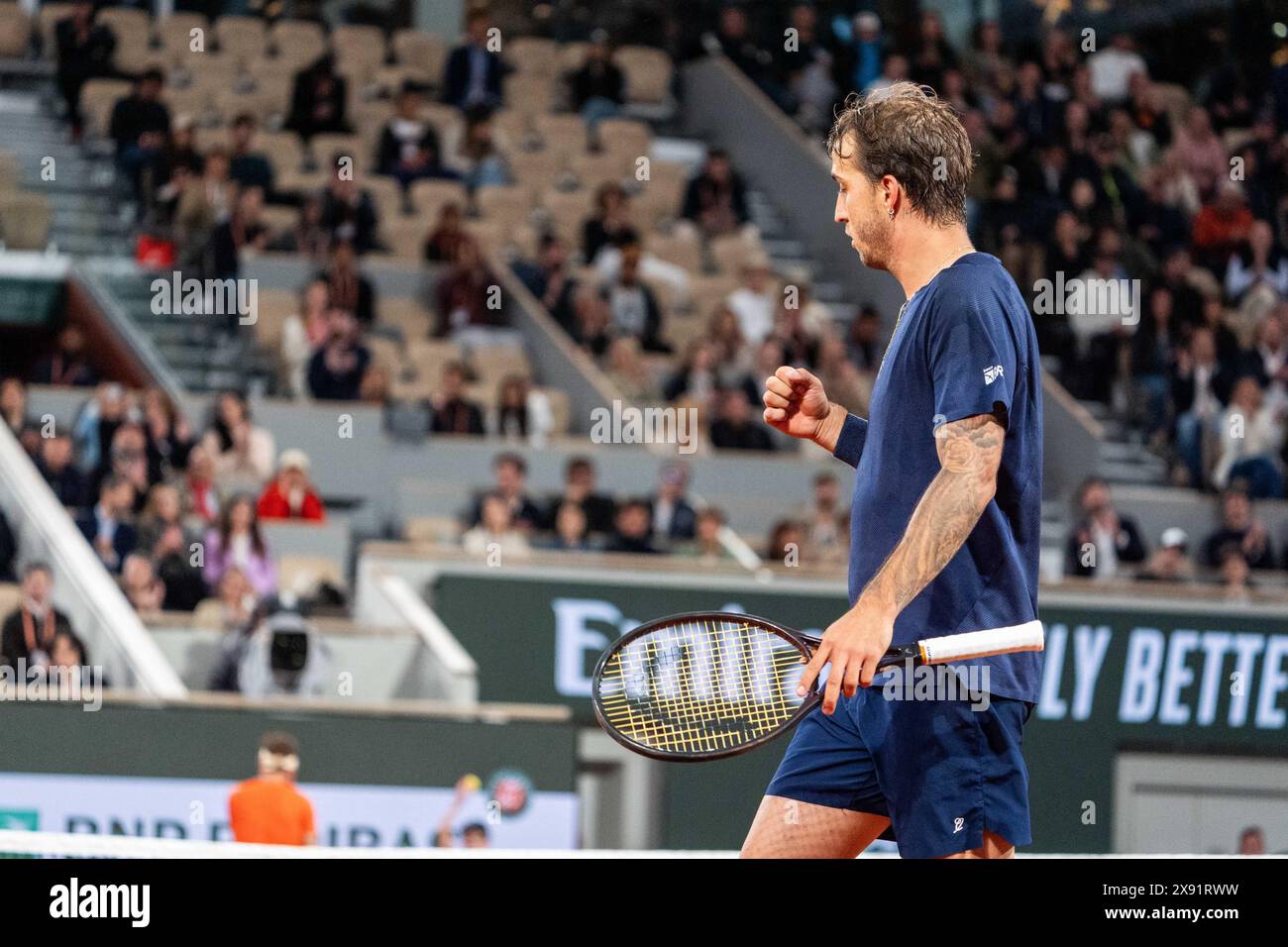 Paris, France. 28 mai 2024. Le brésilien Felipe Meligeni Alves réagit contre le norvégien Casper Ruud dans le match de premier tour en simple masculin le troisième jour de l'Open de France 2024 à Roland Garros le 28 mai 2024 à Paris. Photo de Alexis Jumeau/ABACAPRESS. COM Credit : Abaca Press/Alamy Live News Banque D'Images