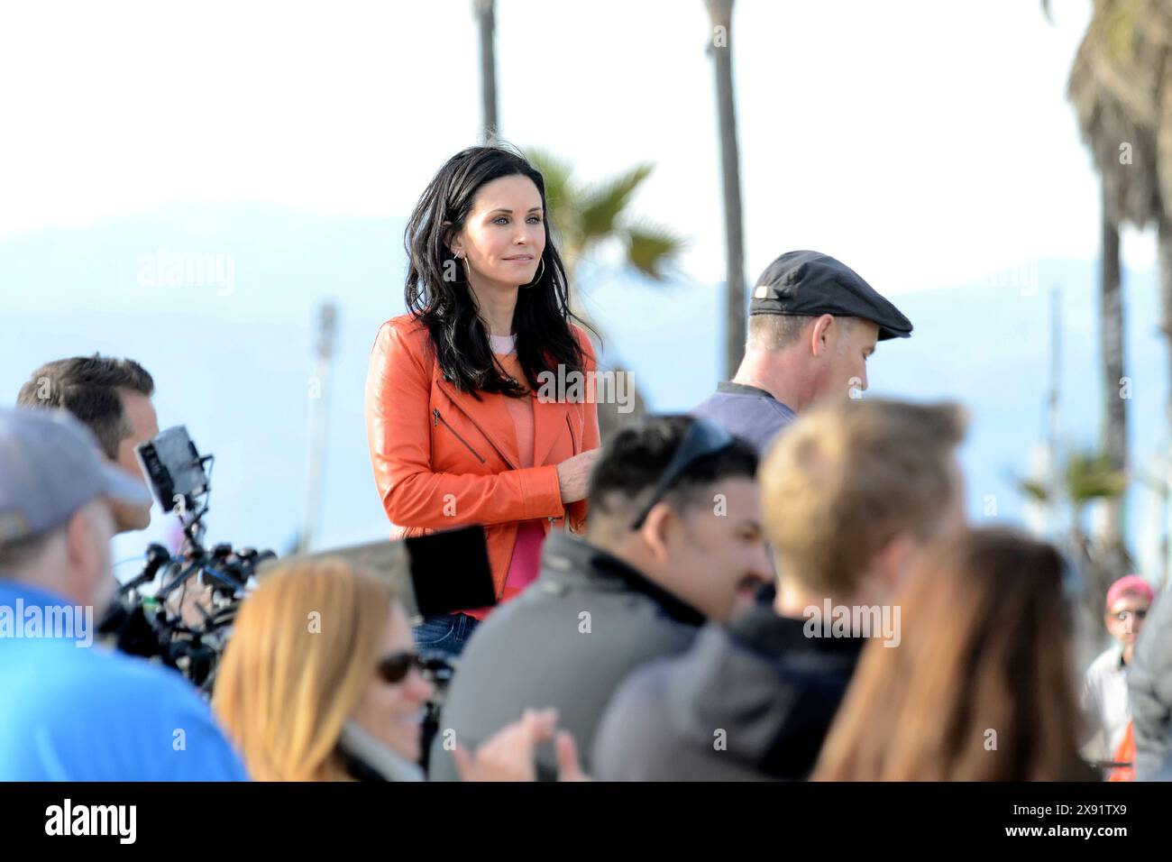 Courteney Cox, Josh Hopkins lors du tournage de Cougar Town à Venise en Californie. Banque D'Images