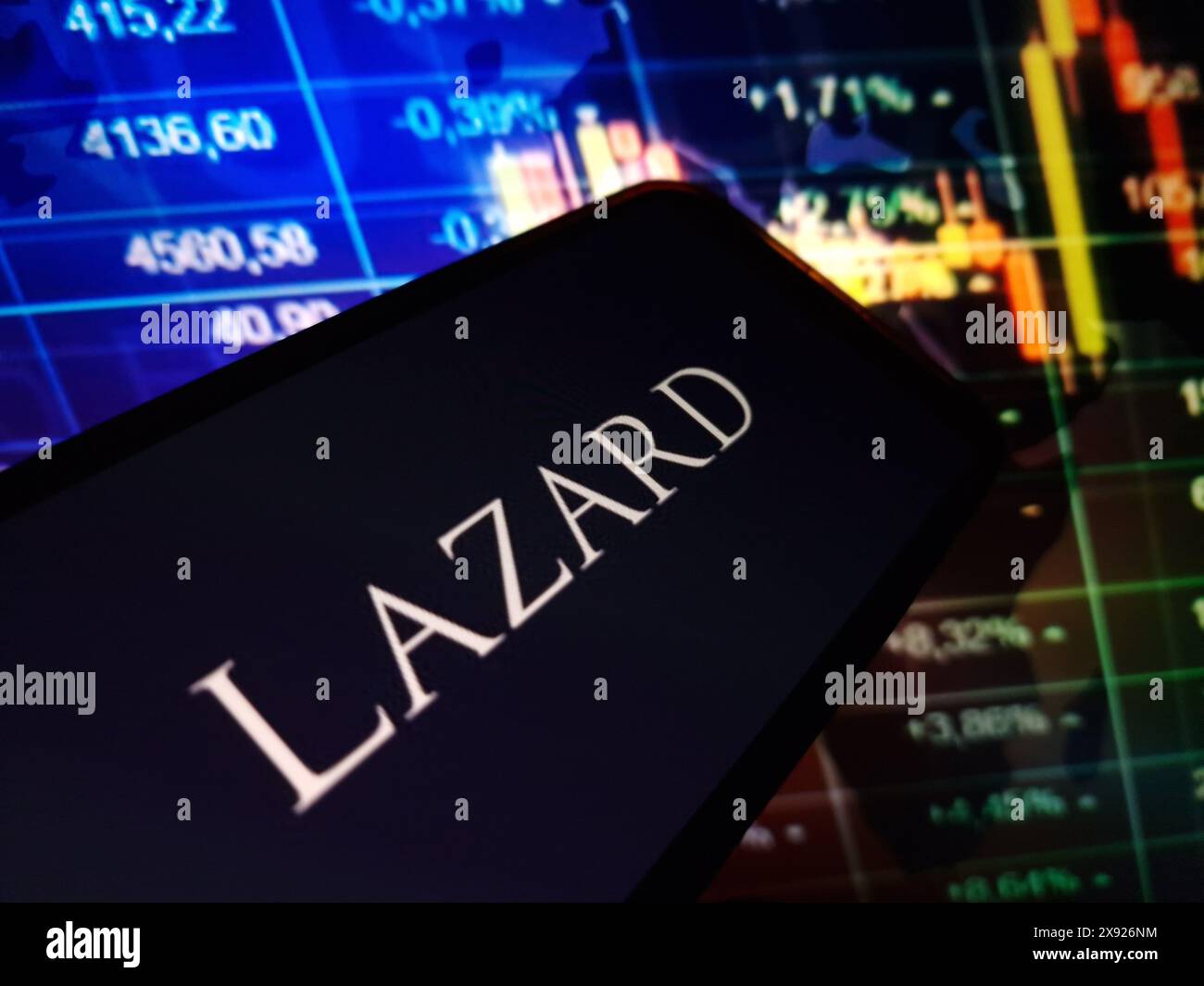 Konskie, Pologne - 27 mai 2024 : logo de la société Lazard affiché sur le téléphone portable Banque D'Images