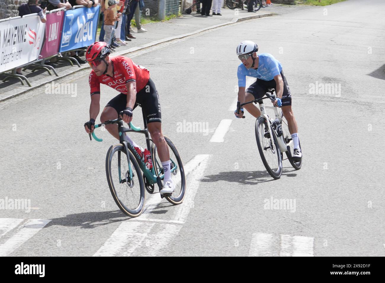 OWSIAN Łukasz de ARKEA-B&B HOTELS et COUANON Jonathan de Nice Métropole Côte d'Azur lors des boucles de la Mayenne 2024, étape 3, le Ham - Villaines-la-Juhel, course cycliste UCI Pro Series le 25 mai 2024 à Villaines-la-Juhel, France - photo Laurent Lairys / DPPI Banque D'Images