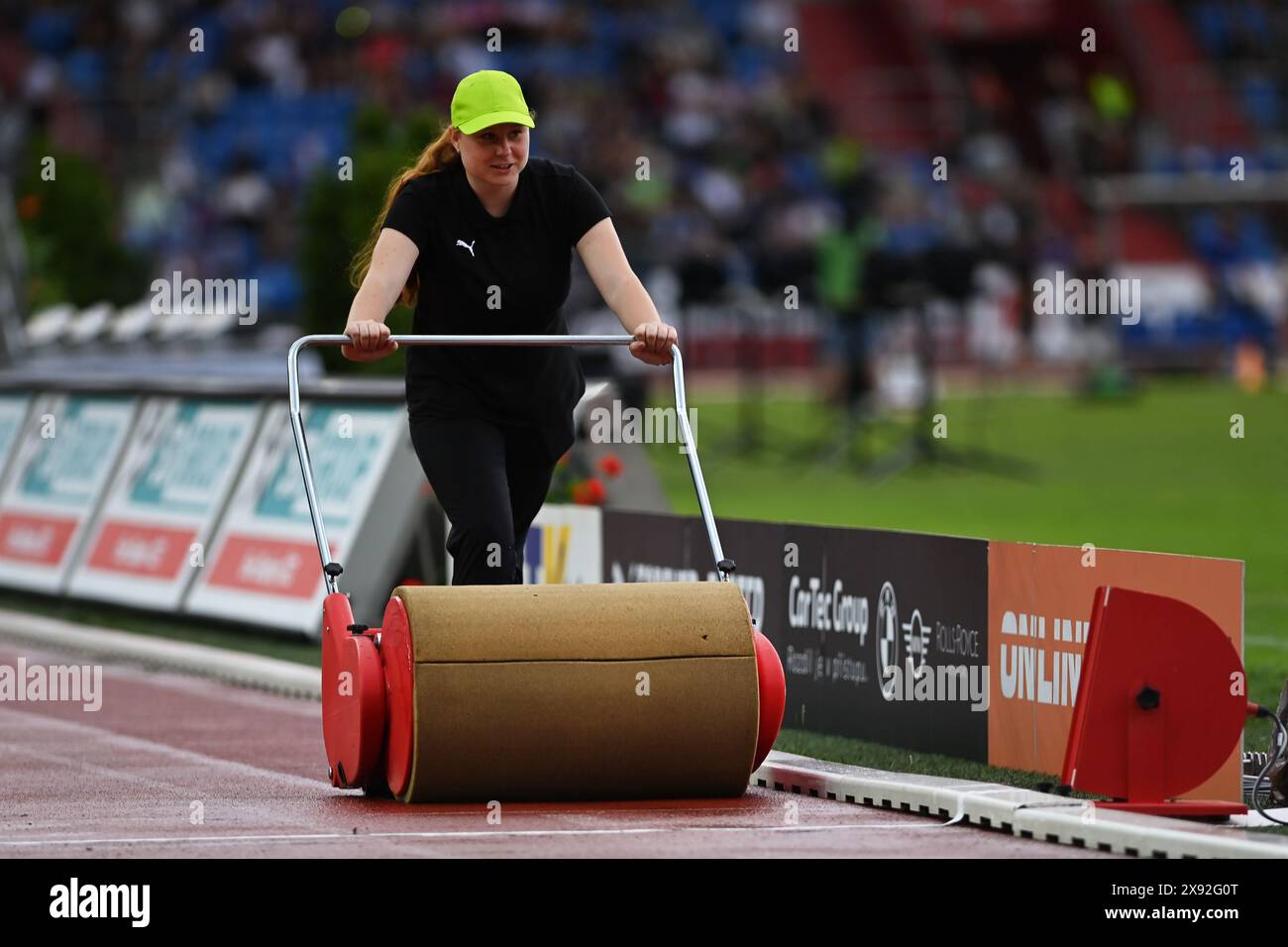 Ostrava, République tchèque. 28 mai 2024. Séchage de la piste humide après la pluie, Golden Spike, Continental Tour Gold événement athlétique, qui commence à Ostrava, République tchèque, le 28 mai 2024. Crédit : Jaroslav Ozana/CTK photo/Alamy Live News Banque D'Images