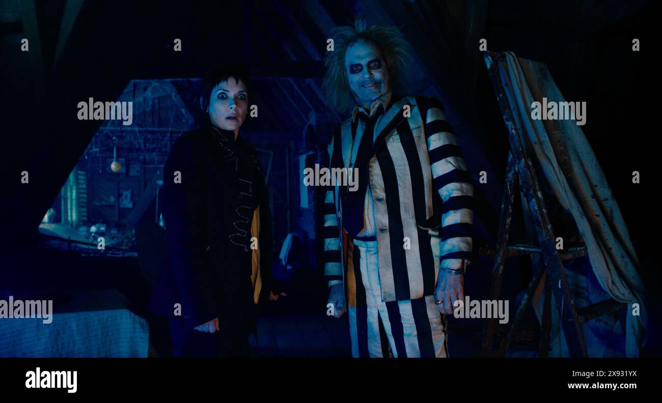 DATE DE SORTIE : 6 septembre 2024.TITLE : Beetlejuice Beetlejuice. STUDIO : Plan B divertissement. RÉALISATEUR : Tim Burton. INTRIGUE : ceci est une suite à la comédie Beetlejuice (1988), sur un fantôme qui a été recruté pour aider à hanter une maison. EN VEDETTE : WINONA RYDER dans le rôle de Lydia Deetz, MICHAEL KEATON dans le rôle de Beetlejuice. (Crédit image : © Plan B Entertainment/Entertainment Pictures/ZUMAPRESS.com) USAGE ÉDITORIAL UNIQUEMENT ! Non destiné à UN USAGE commercial ! Banque D'Images