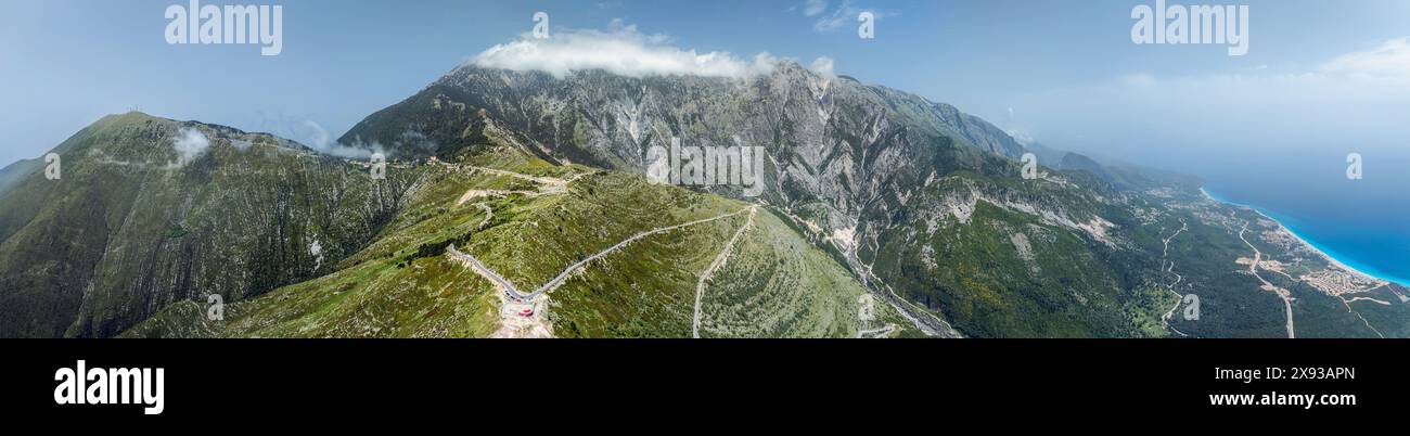 Panorama des montagnes sur le col de Llogara depuis un drone, Panorama Llogara, montagnes Ceraunian, Albanie Banque D'Images