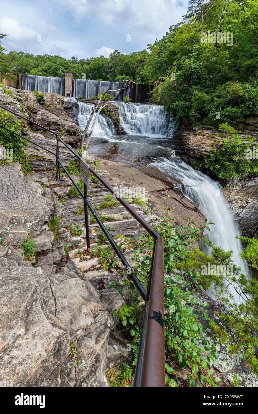 Barrage A. A. Miller au-dessus des chutes Desoto sur la Little River dans le parc d'État Desoto près de Mentone, Alabama Banque D'Images