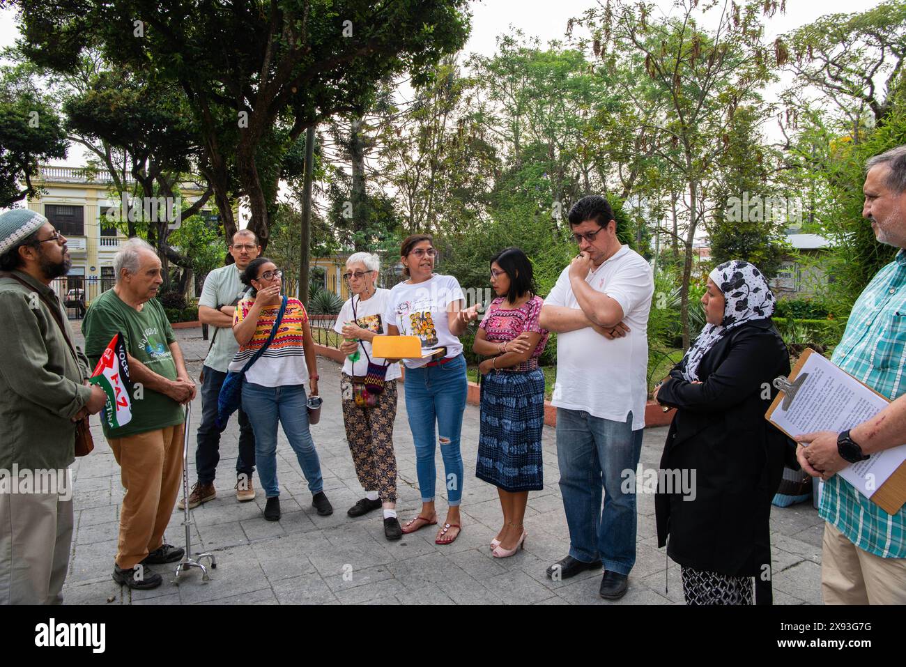 Guatemala City, Guatemala City, Guatemala. 28 mai 2024. Le secteur interreligieux Sentinelles est solidaire du peuple palestinien et se joint à un geste de prière pour la paix et le cessez-le-feu. Les guerres dans le monde causent la douleur et la mort et contreviennent au message de paix, implicite dans les spiritualités. (Crédit image : © Fernando Chuy/ZUMA Press Wire) USAGE ÉDITORIAL SEULEMENT! Non destiné à UN USAGE commercial ! Banque D'Images