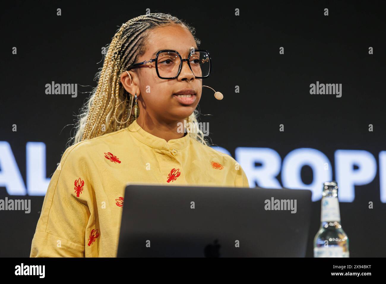 Sind racialized computer Generated influencer ein Problem für die nachhaltige Diversifikation in der Medienindustrie Fatima Njoya, Journalistin, Moderatorin und Creative, 28.05.2024, Berlin Deutschland, Event, Konferenz, re:publica *** sont racialisés influenceurs générés par ordinateur un problème pour la diversification durable dans l'industrie des médias Fatima Njoya, journaliste, modérateur et créatif, 28 05 2024, Berlin Allemagne , événement, Conférence, re publica xprx Banque D'Images