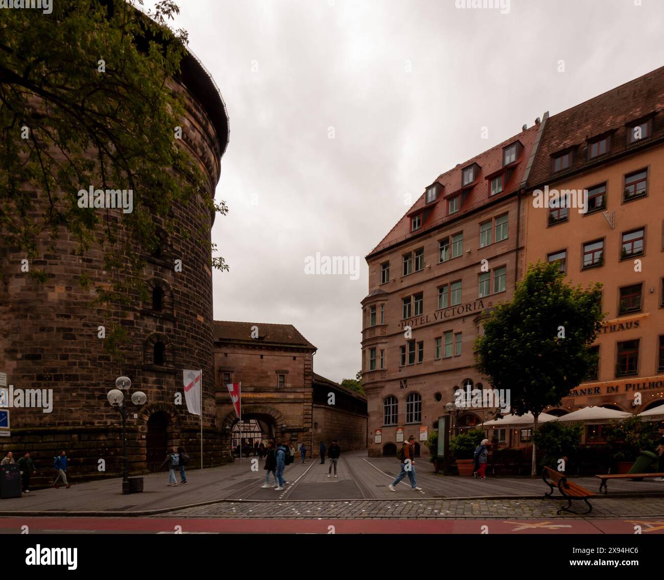 NUREMBERG, ALLEMAGNE - 17 MAI 2024 : dans la rue de la vieille ville de Nuremberg Banque D'Images