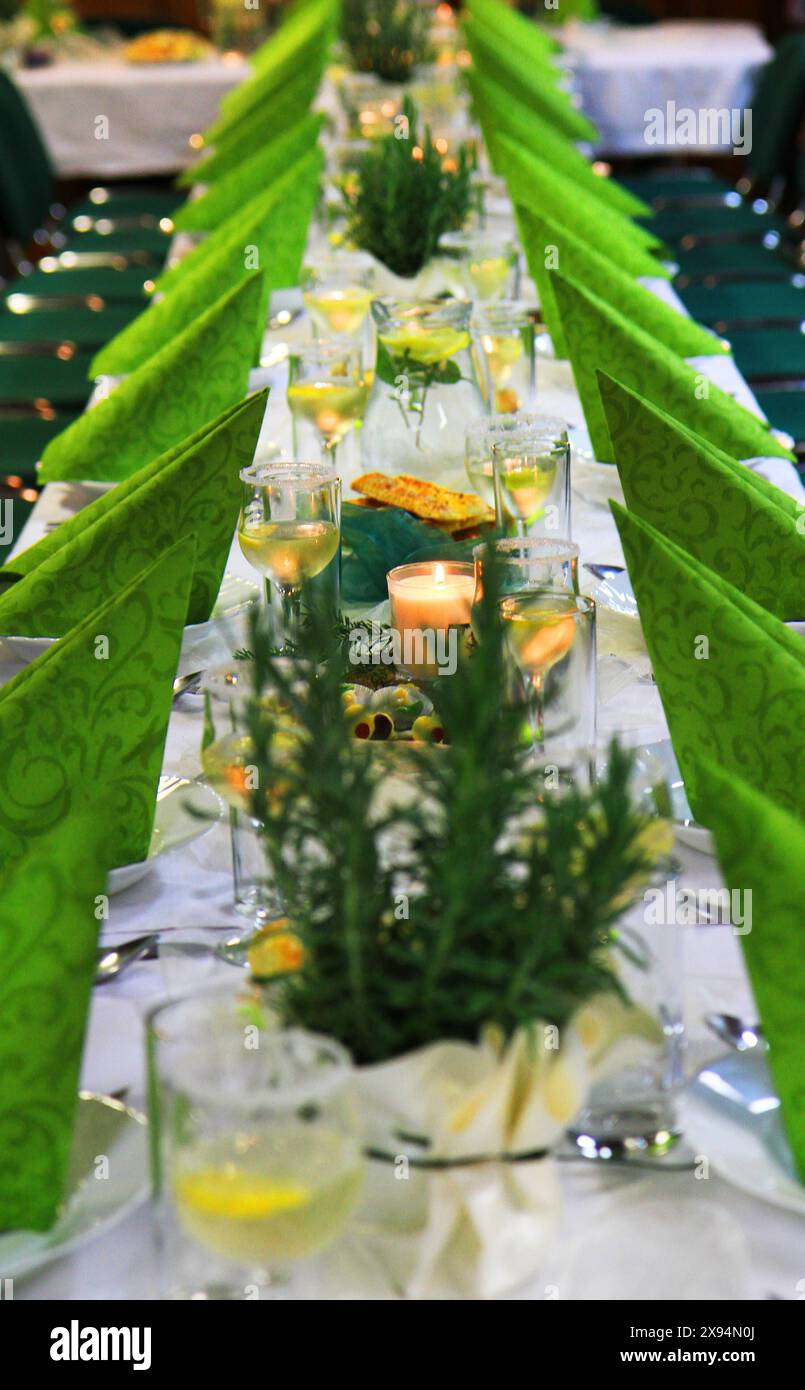 décoration de table de mariage comme très beau fond vert Banque D'Images
