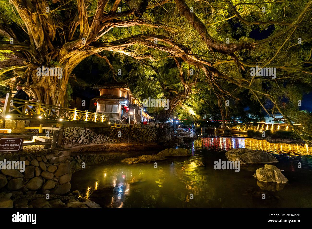 Photo de nuit de la ville antique de Yunshuiyao, Hakka, Fujian, Chine, Asie Banque D'Images