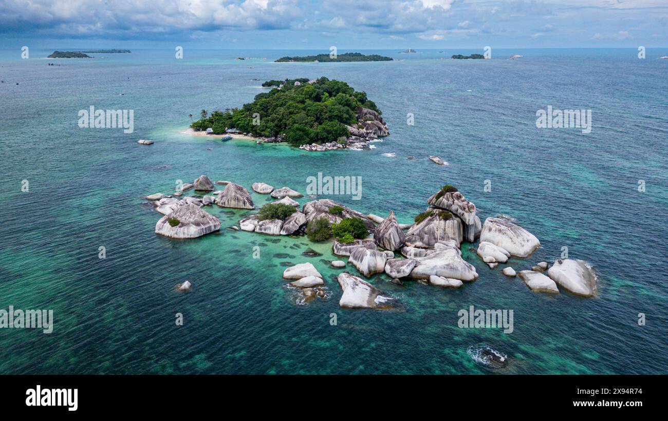 Aérien de Pulau Kelayang, île de Belitung au large de la côte de Sumatra, Indonésie, Asie du Sud-est, Asie Banque D'Images