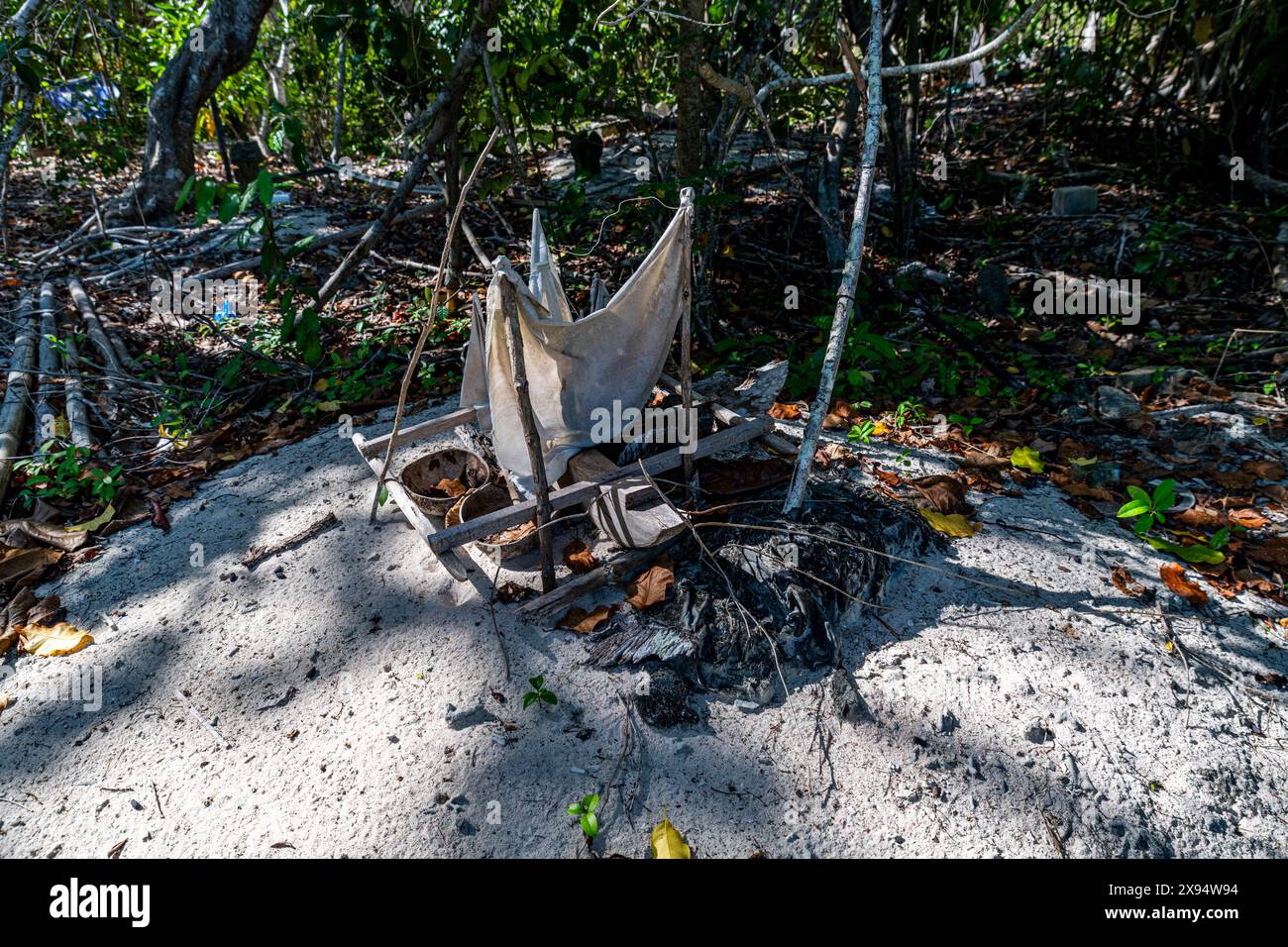 Cimetière traditionnel, Grande île Santa Cruz, Zamboanga, Mindanao, Philippines, Asie du Sud-est, Asie Banque D'Images