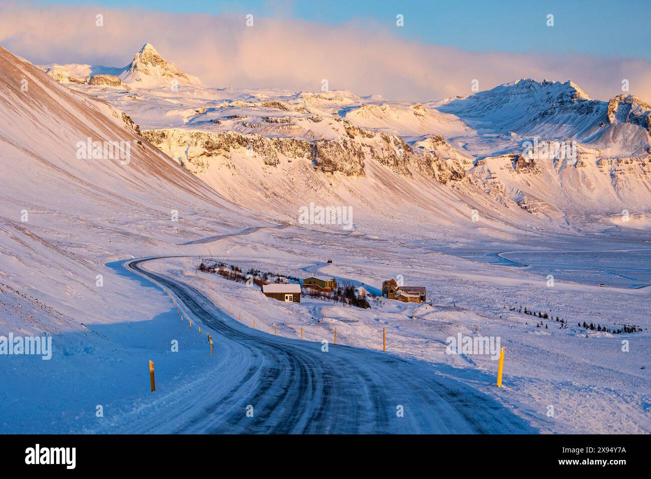 La belle route de la péninsule de Snaefellsnes lors d'une froide journée d'hiver, Islande, régions polaires Banque D'Images