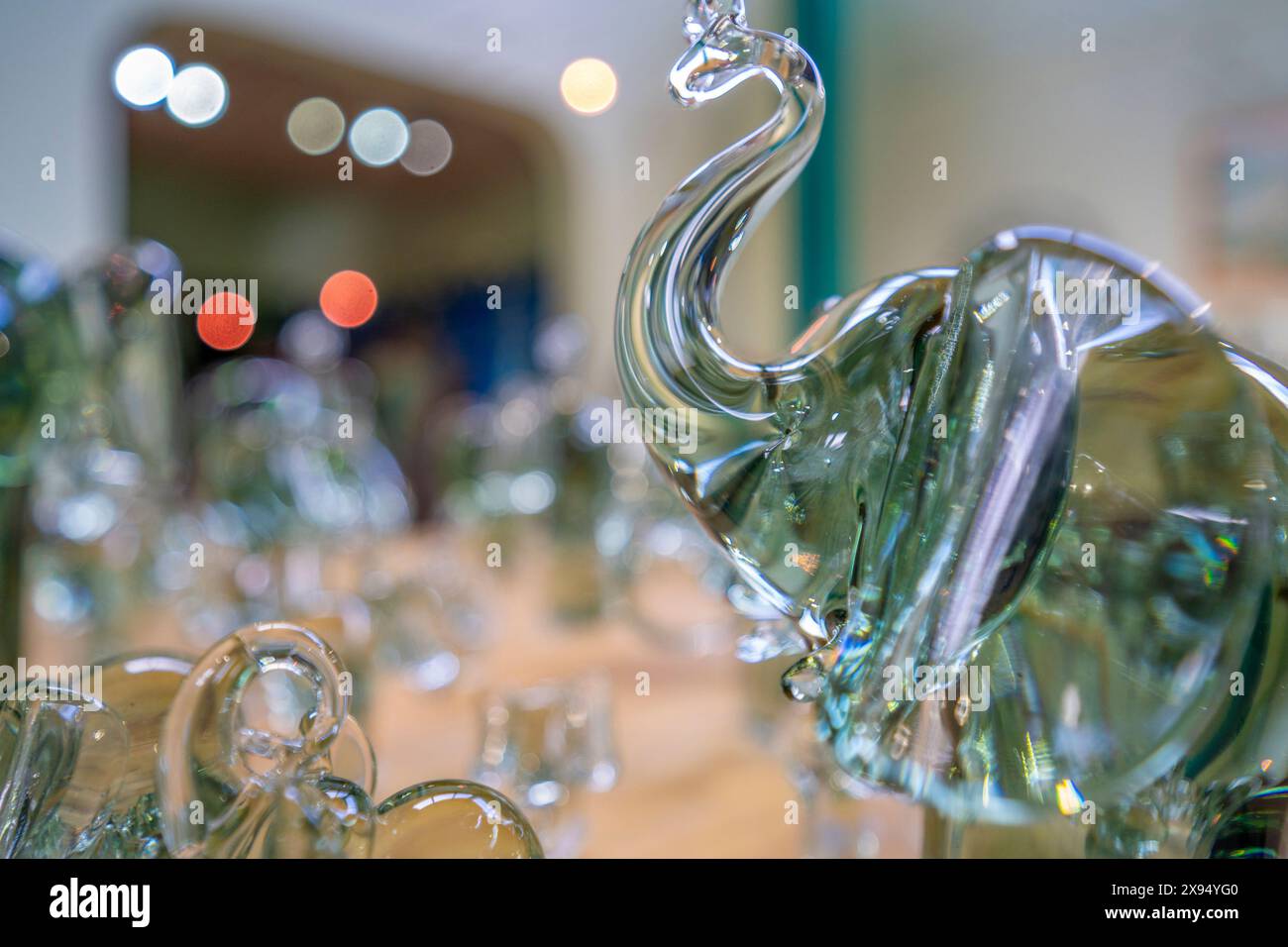 Vue d'éléphant de verre ornemental à Ngwenya Glass-Eswatini, Ngwenya, Mbabane Eswatini, Afrique Banque D'Images