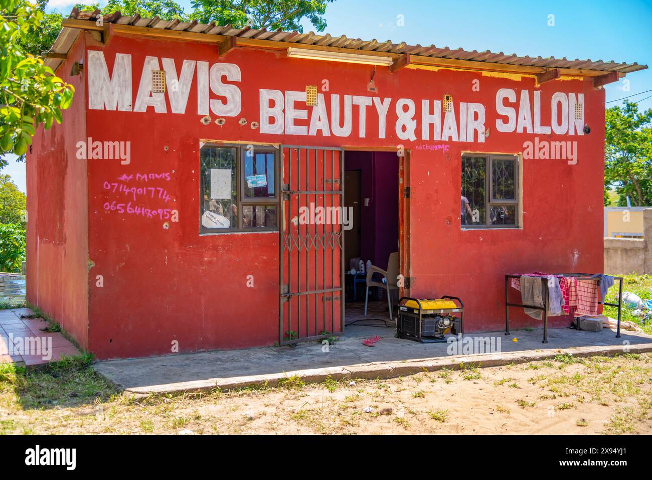 Vue du salon de beauté dans le village traditionnel zoulou, Veyane Cultural Village, Khula, Khula Village, KwaZulu-Natal Province, Afrique du Sud, Afrique Banque D'Images