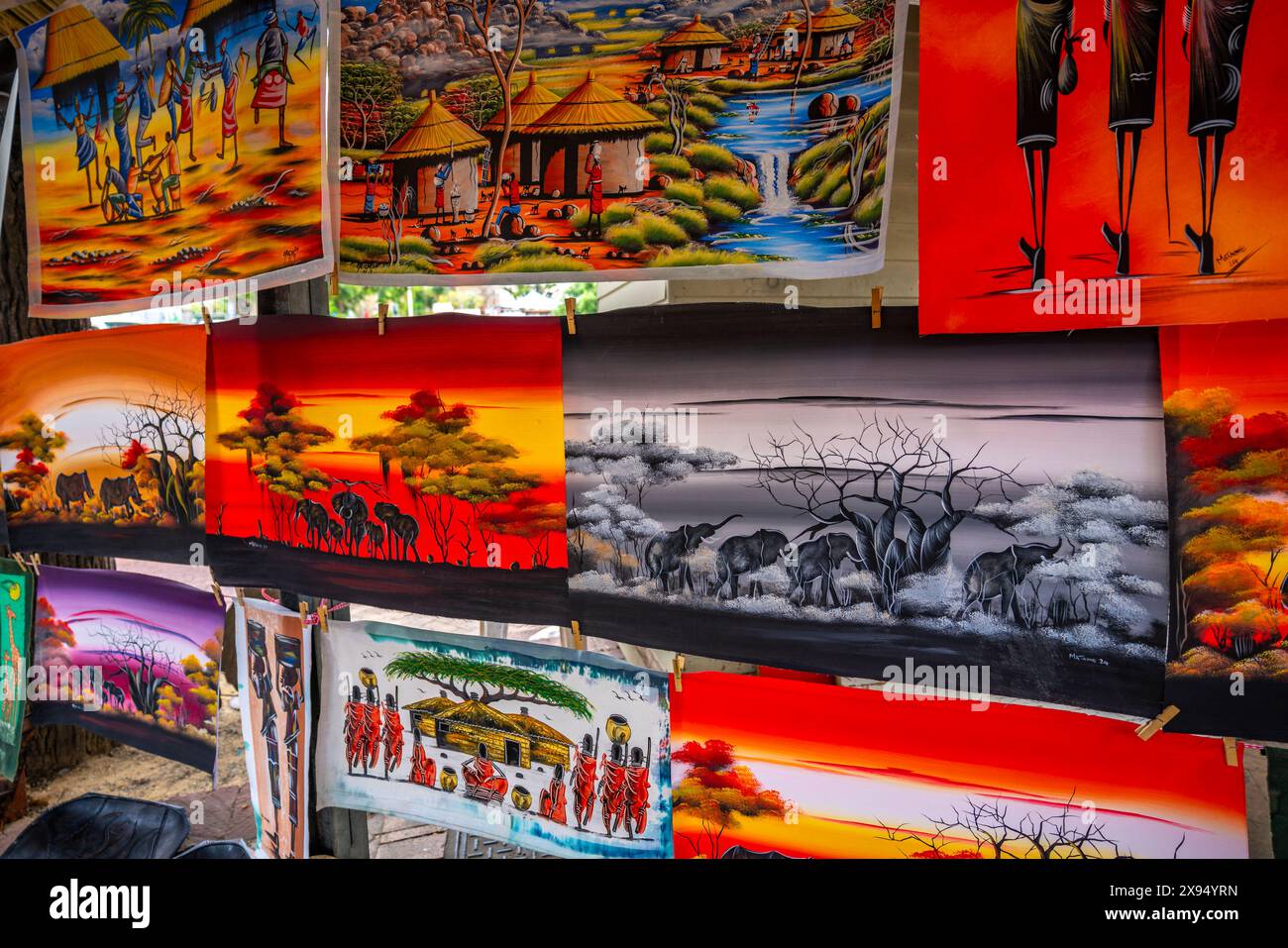 Vue des stands de souvenirs et d'artisanat sur la rue George Street, Knysna Central, Knysna, Western Cape Province, Afrique du Sud, Afrique Banque D'Images