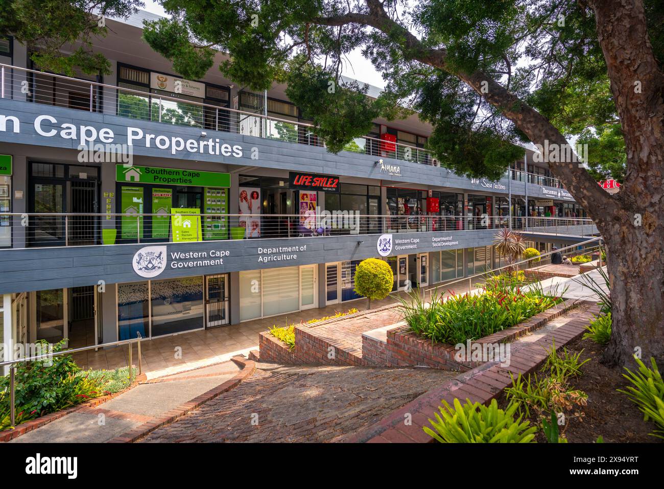 Vue des magasins dans le Demar Centre, Knysna Central, Knysna, Western Cape Province, Afrique du Sud, Afrique Banque D'Images
