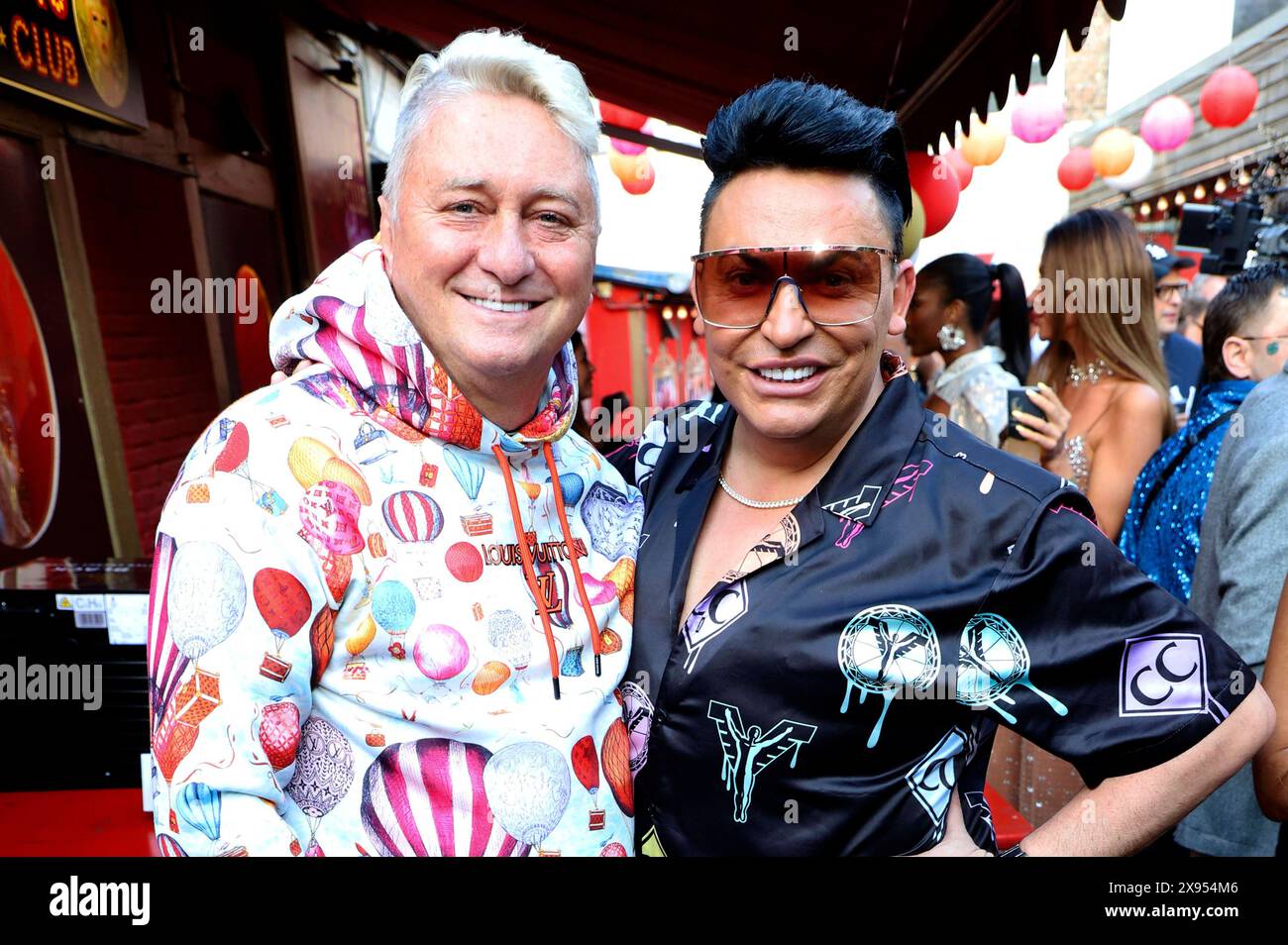 Hubert Fella und Matthias Mangiapane BEI der Kult Kieztouren & Olivia Jones Family Sommerparty im the Bunny Burlesque a créé Pauli. Hambourg, 28.05.2024 *** Hubert Fella et Matthias Mangiapane au Kult Kieztouren Olivia Jones Family Summer Party au Bunny Burlesque St Pauli Hambourg, 28 05 2024 Foto:xgbrcix/xFuturexImagex jones_4580 Banque D'Images