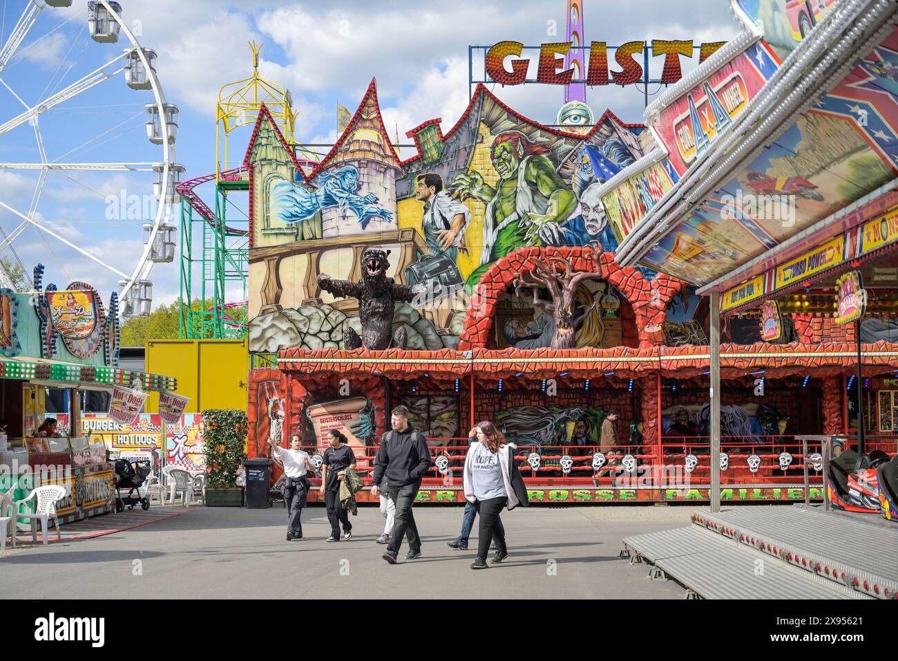 Château fantôme, Festival du printemps, parc d'expositions, Tegel, Reinickendorf, Berlin, Allemagne, Geister-Schloss, Frühlingsfest, Festplatz, Tegel, Reinickendorf, Ber Banque D'Images