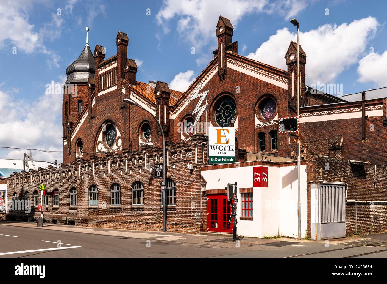 La salle d'événements E-Werk sur la rue Schanzen dans le quartier Muelheim, ancienne station de transformation, Cologne, Allemagne. das E-Werk in der Schanzenstrasse im Banque D'Images La salle d'événements E-Werk sur la rue Schanzen dans le quartier Muelheim, ancienne station de transformation, Cologne, Allemagne. das E-Werk in der Schanzenstrasse im Banque D'Images