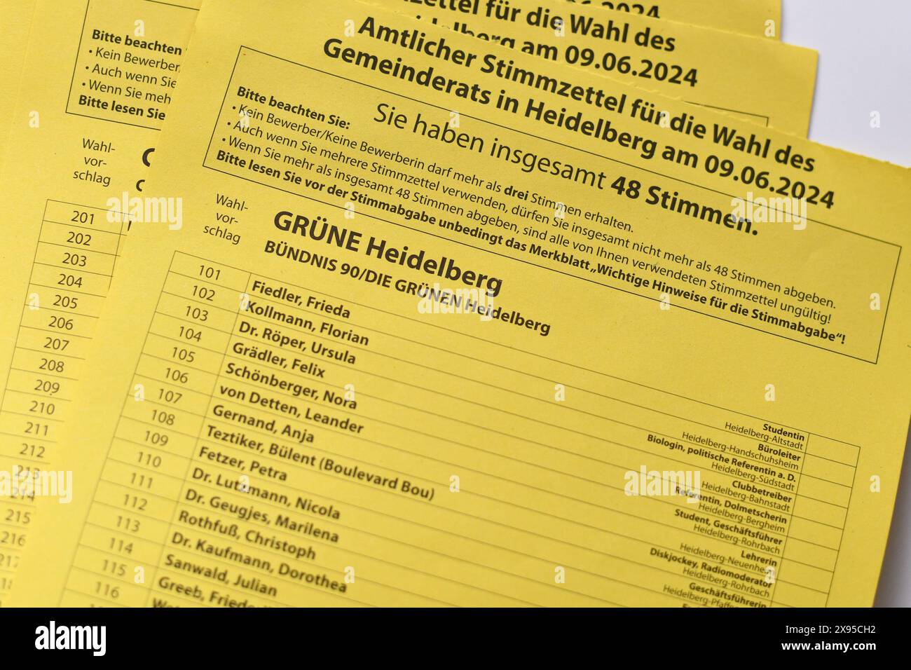 Allemagne - mai 2024 : bulletin de vote allemand pour l'élection des conseils locaux à Heidelberg Banque D'Images