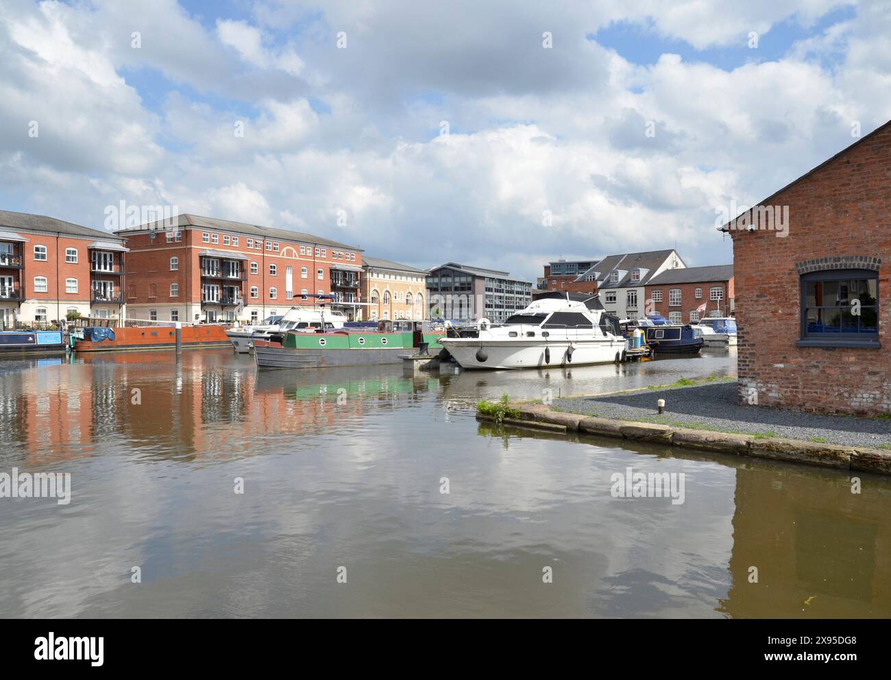 Diglis Basin, la jonction entre la rivière Severn et le canal de Worcester et Birmingham à Worcester. Banque D'Images