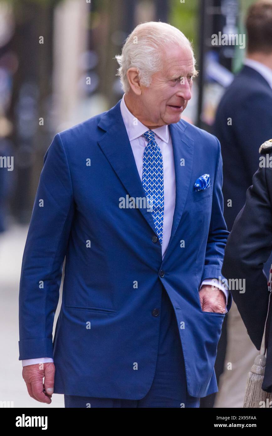 Royal Academy of Dramatic Art (RADA), Londres, Royaume-Uni. 29 mai 2024. Sa Majesté le roi Charles III, patron de la Royal Academy of Dramatic Art (RADA), et la reine Camilla visitent l’Académie pour célébrer le 120e anniversaire de l’école. Leurs Majestés ont rencontré des étudiants et des anciens élèves qui ont parlé de leur expérience à RADA, les productions actuelles de l’école, la conception des décors et le processus de construction. Crédit : Amanda Rose/Alamy Live News Banque D'Images