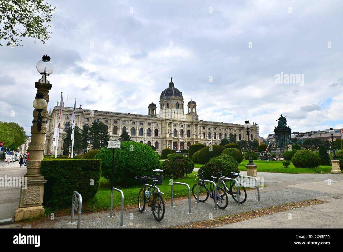 Musée d'histoire naturelle de Vienne bâtiment le jour nuageux à Vienne, Autriche Banque D'Images