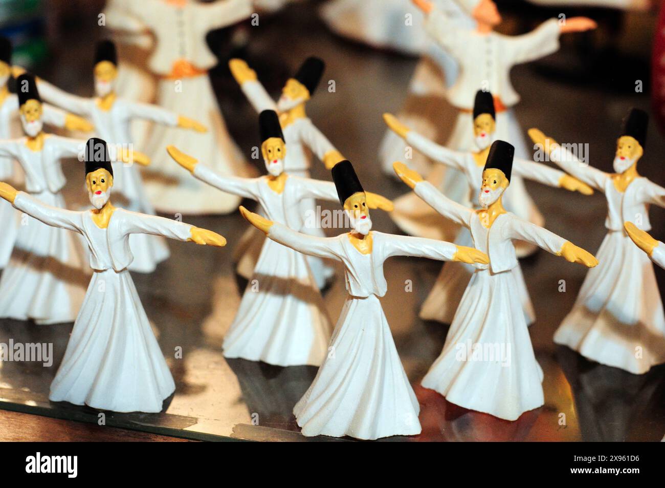 Turquie, Istanbul, Shop Display, Whirling Dervish souvenirs Banque D'Images