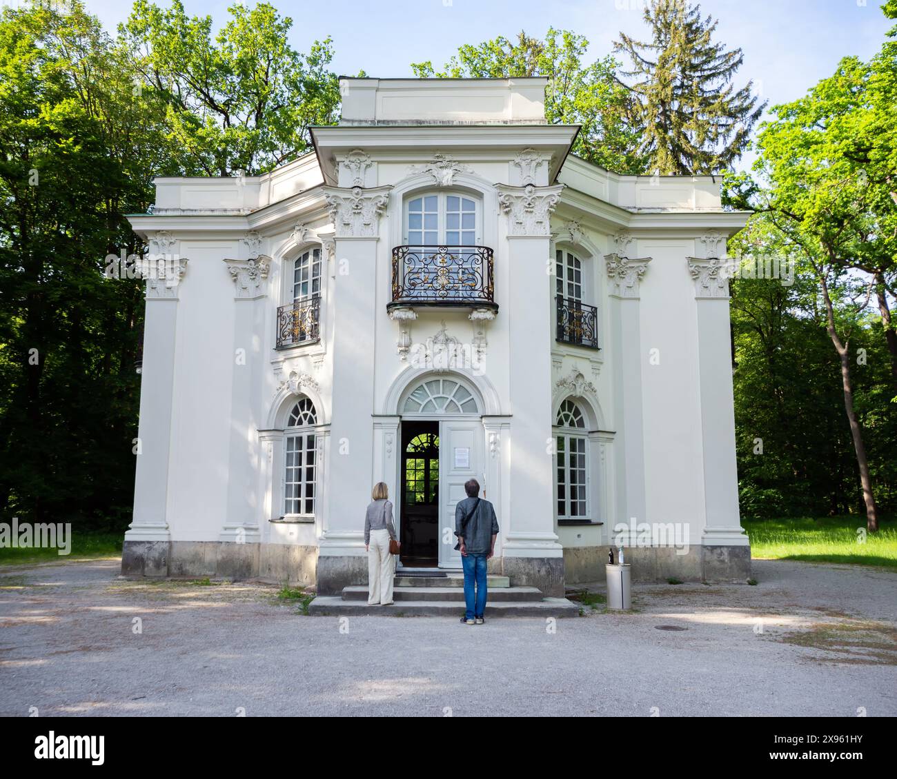 Pagode dans le palais de Nymphenburg (palais des Nymphes) et jardins dans le quartier ouest de Munich Neuhausen-Nymphenburg, en Bavière, dans le sud de l'Allemagne. Banque D'Images