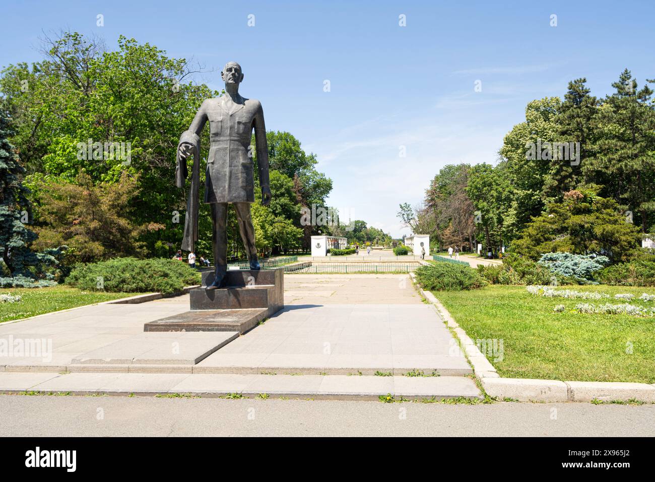 Bucarest, Roumanie. 24 mai 2024. La statue de Charles de Gaulle à l'entrée du parc Herastrau en centre-ville Banque D'Images
