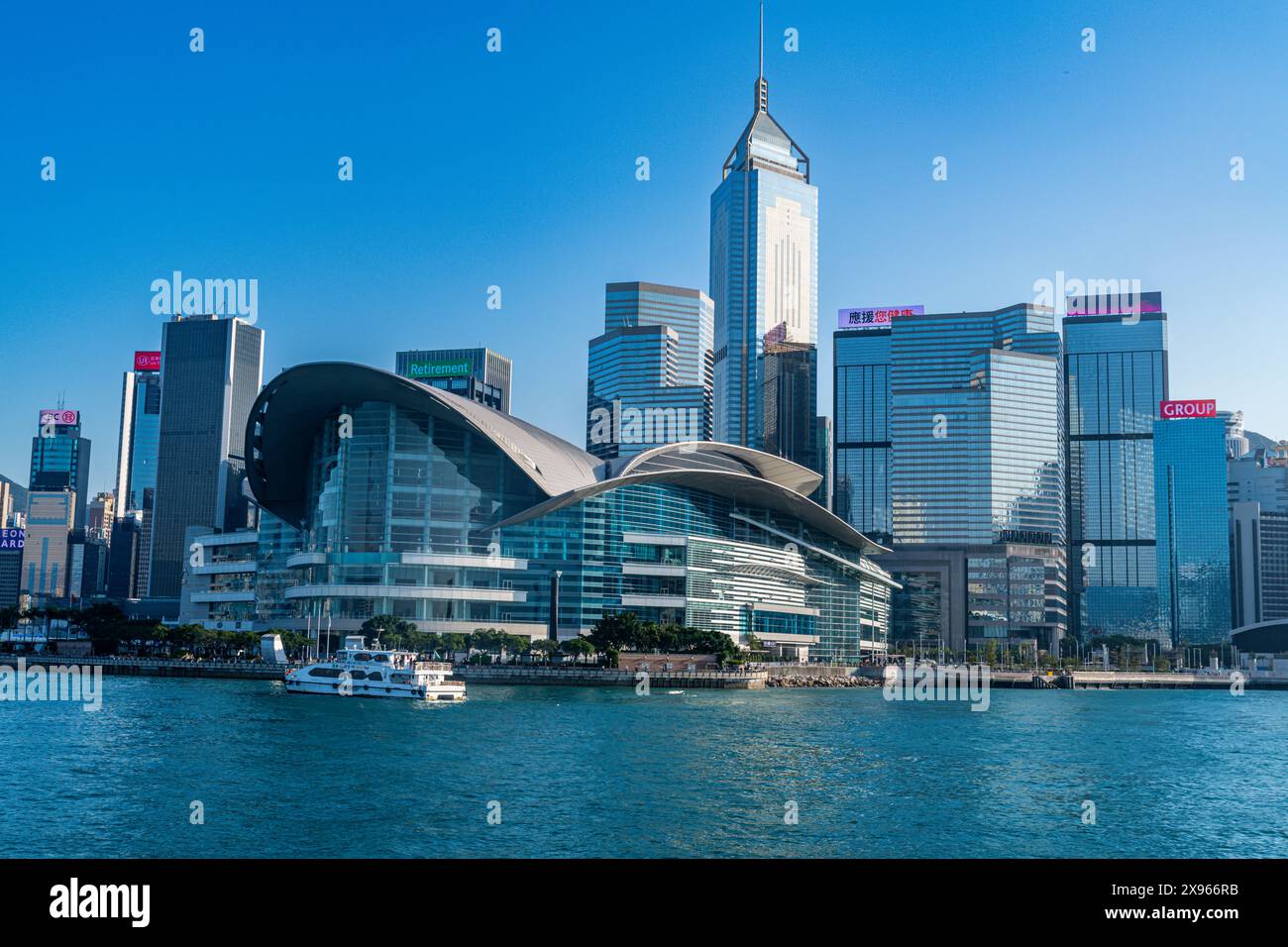 Gratte-ciel dans le port de Victoria, Hong Kong, Chine, Asie Banque D'Images