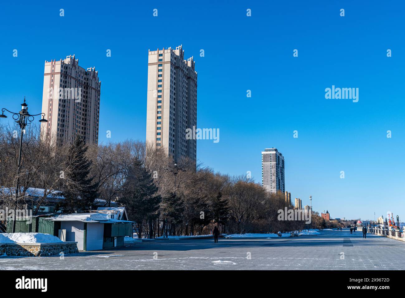 Immeubles de grande hauteur sur les rives de l'amour, Heihe, Heilongjiang, Chine, Asie Banque D'Images