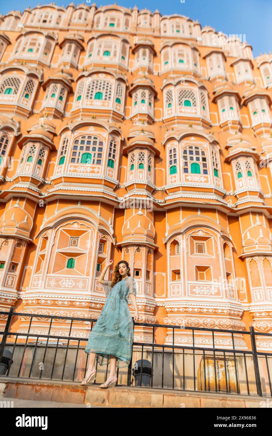 Fille sur les rues de Jaipur, Jaipur, Rajasthan, Inde, Asie Banque D'Images