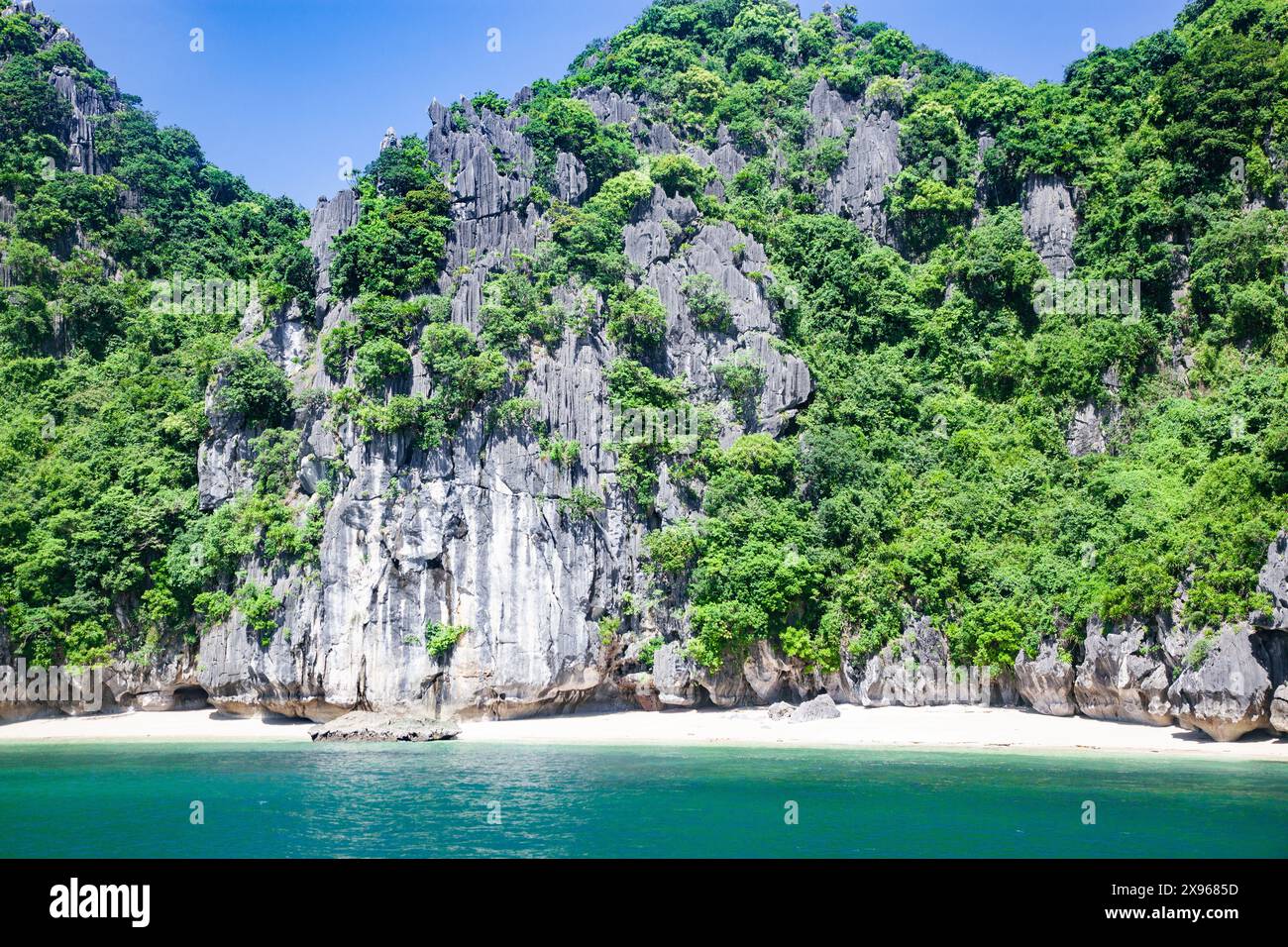 Baie d'Ha long, site du patrimoine mondial de l'UNESCO, Vietnam, Indochine, Asie du Sud-est, Asie Banque D'Images