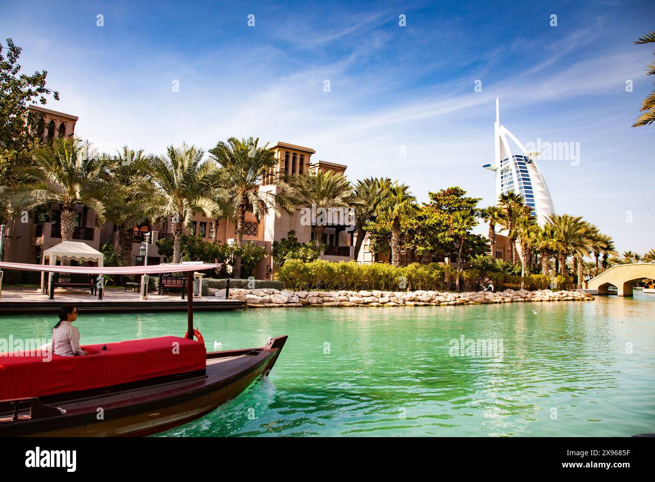 Burj Al Arab vu de Madinat Jumeirah, Dubaï, Émirats arabes Unis, moyen-Orient Banque D'Images