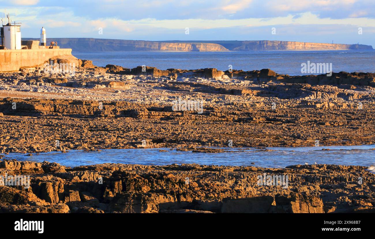 Porthcawl, fin d'après-midi d'hiver en direction de Nash point, Mid Glamorgan, pays de Galles du Sud, Royaume-Uni, Europe Banque D'Images